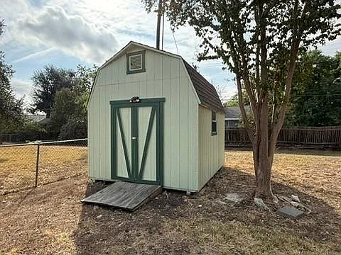411 Buckboard Blvd — Photo 16