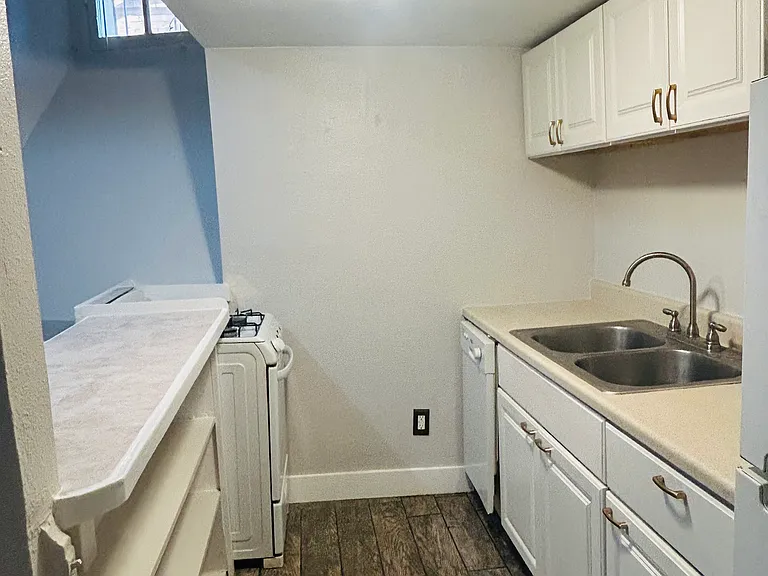 1109 N Emerson St #5 — Photo 11