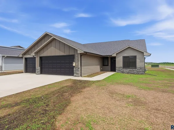 1200 W Rivulet St, Brandon, SD 57005