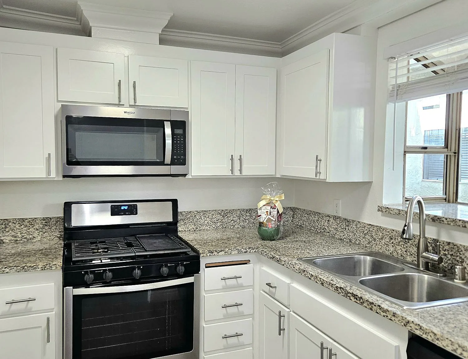 Yorktown Apartments — Photo 3