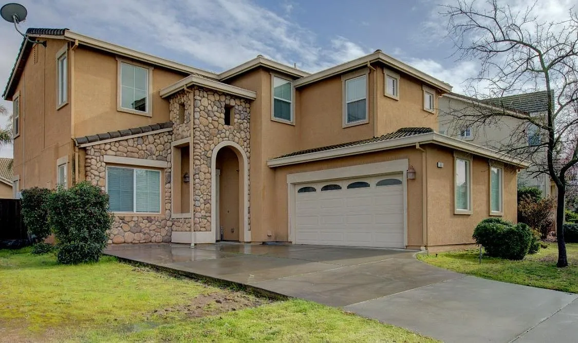 553 Stetson Dr photo 1