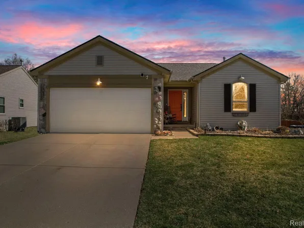 15185 Seeley Dr, Holly, MI 48442