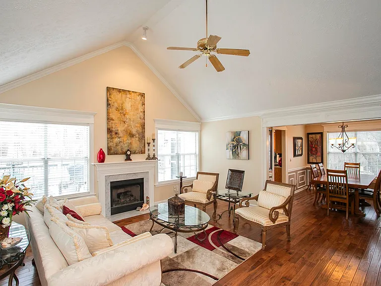 1508 Clover Ct — Photo 9
