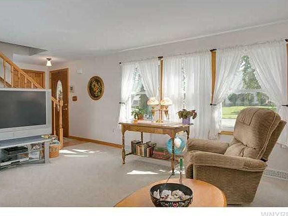 2nd image of 106 Oakhill Dr