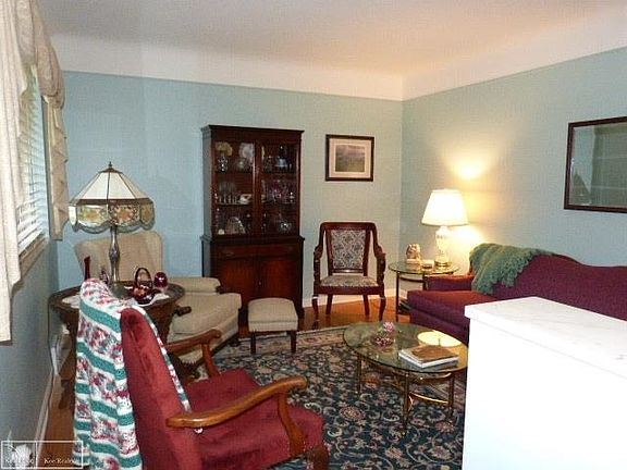 3rd image of 17618 Stephens Dr