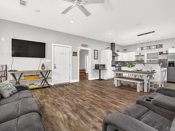 2nd image of 10176 Nimrod St