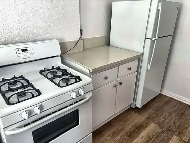 Ojai Apartments — Photo 9