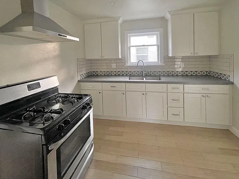 763 N El Molino Ave — Photo 3
