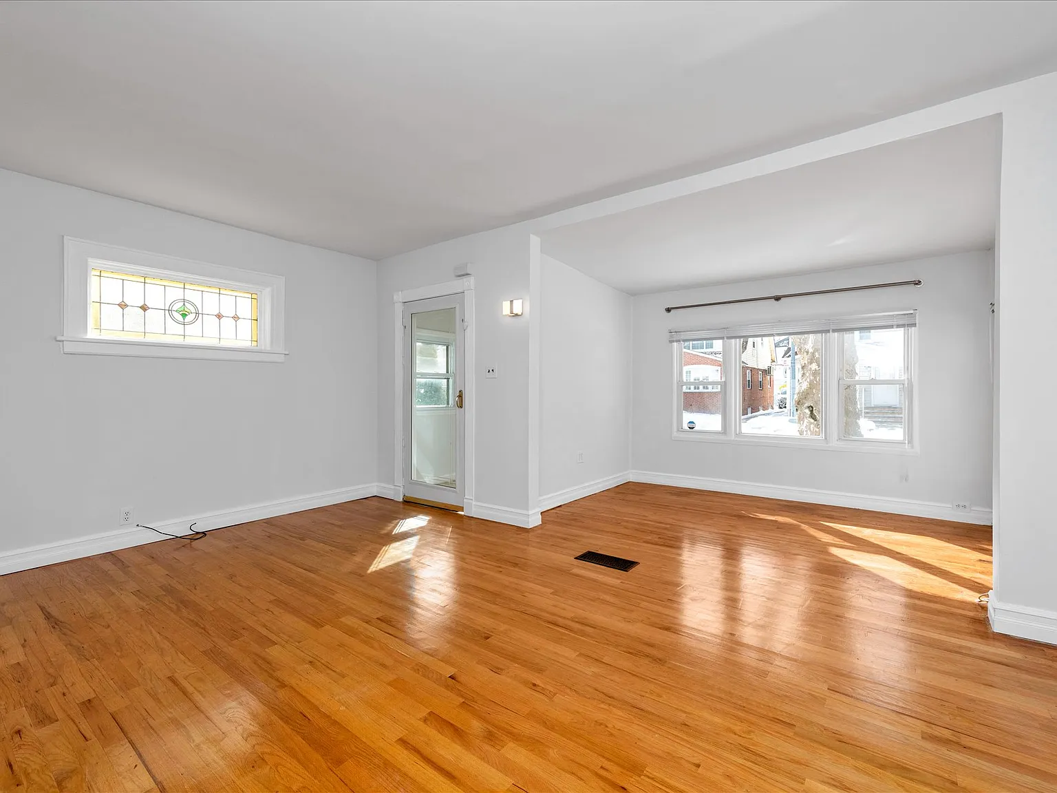 70-15 Manse Street — Photo 2