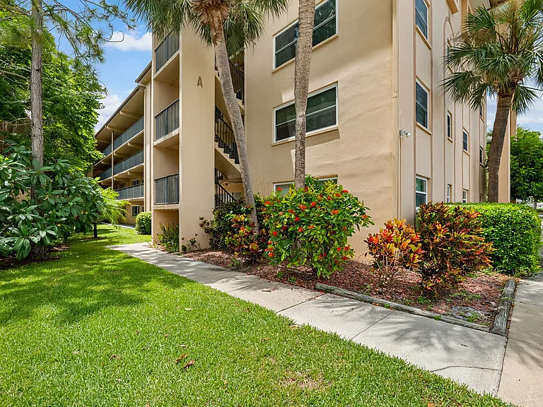 2525 W Bay Dr #A16 — Photo 3