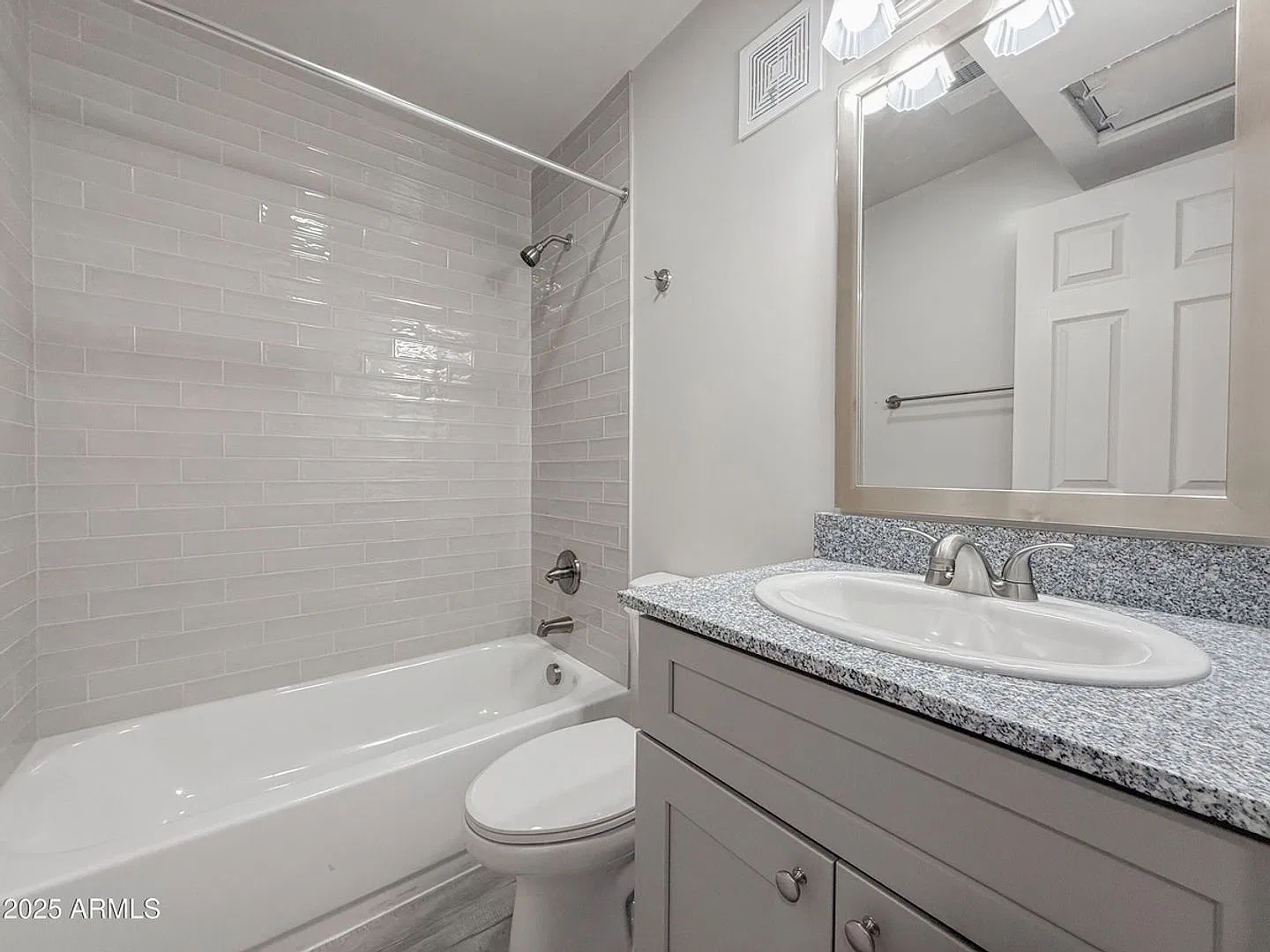 Beautiful 2 bedroom Home — Photo 3