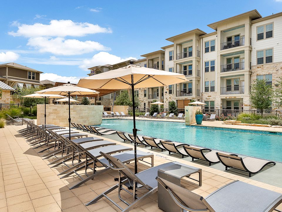 Expansive Pool and Sundeck with Tanning Ledge and Beach Entry