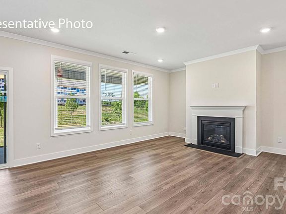 4th image of 542 Mahogany Rd