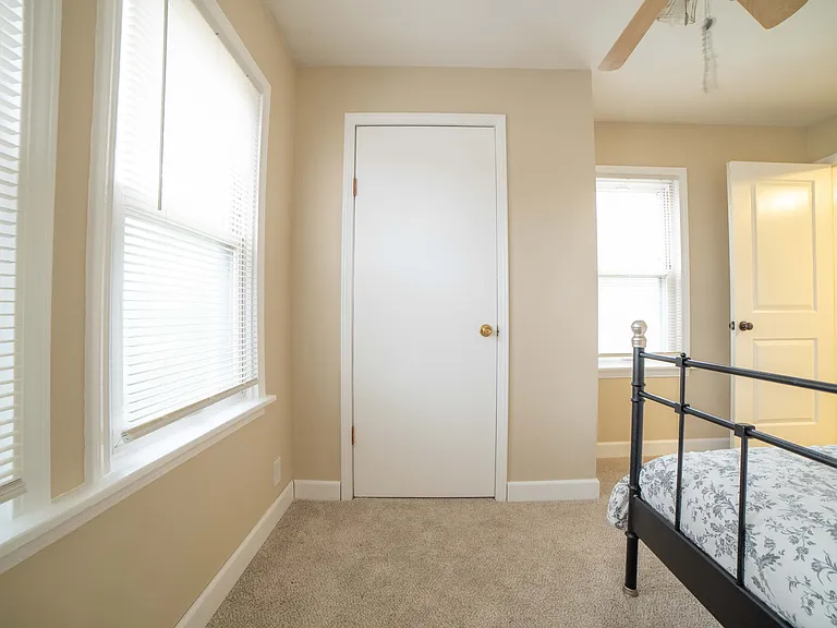 635 W Girard Ave — Photo 11