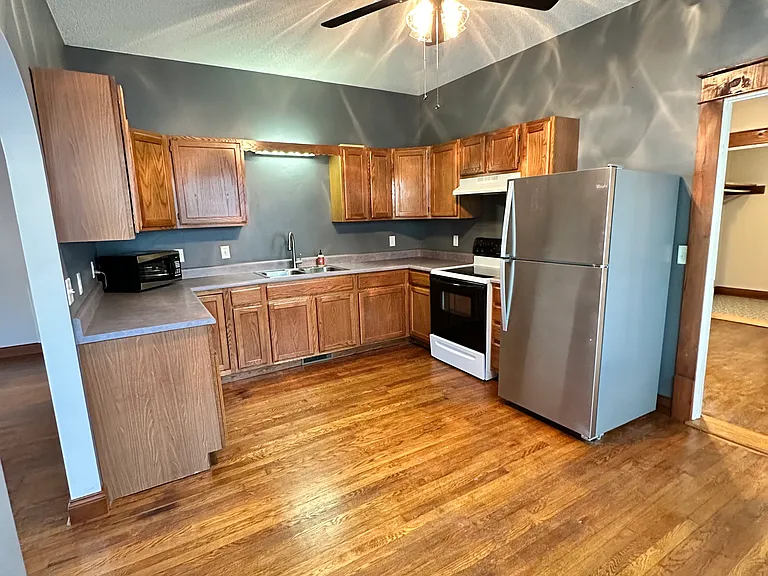 923 E Hillcrest Dr #2 — Photo 16