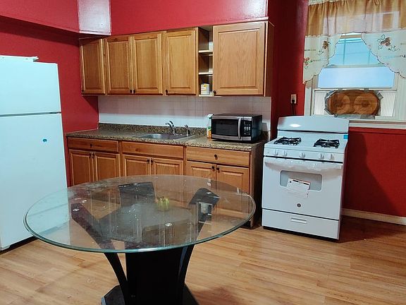 2nd image of 114 Montgomery Ave #2