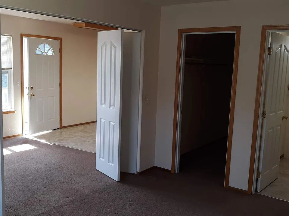Bedroom w/walk in closet, bathroom & living area