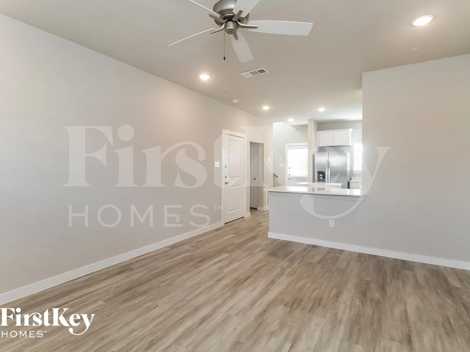 3 bed, 2.0 bath, 1528 sqft, $2,405 — Photo 2