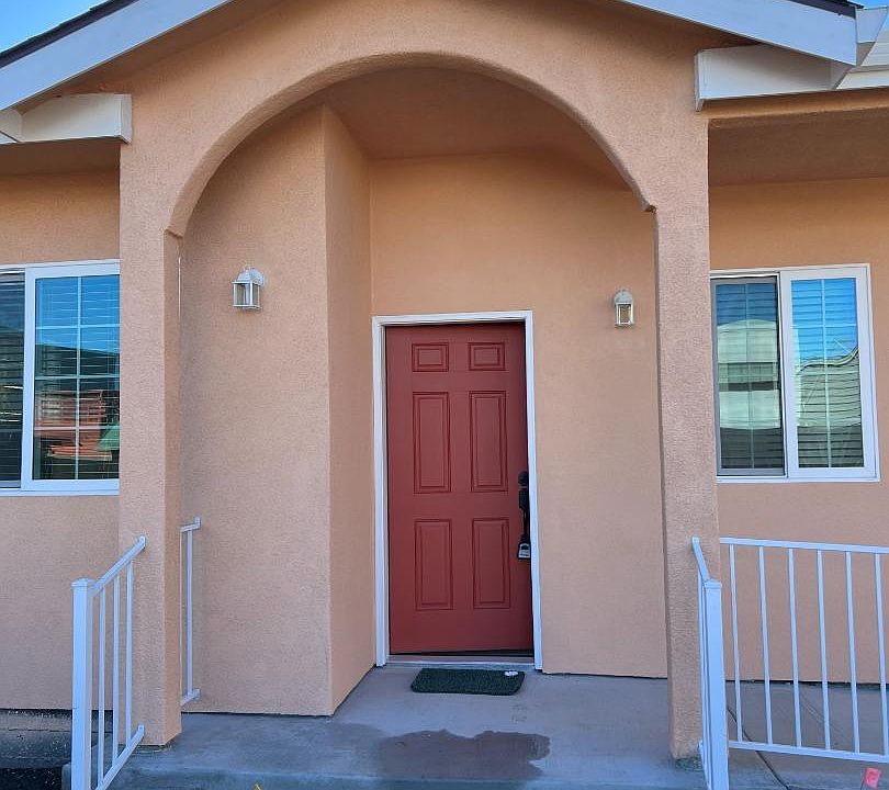 1st image of 476 Poplar Ave #B