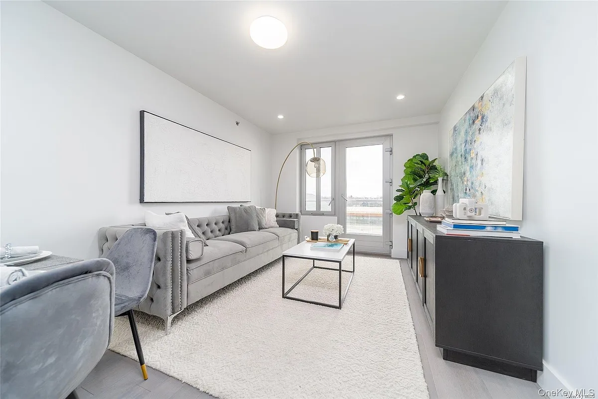 Building Photo - 13119 Fowler Ave #7A