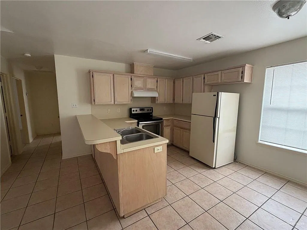2 bed, 2.0 bath, 864 sqft, $825 — Photo 4