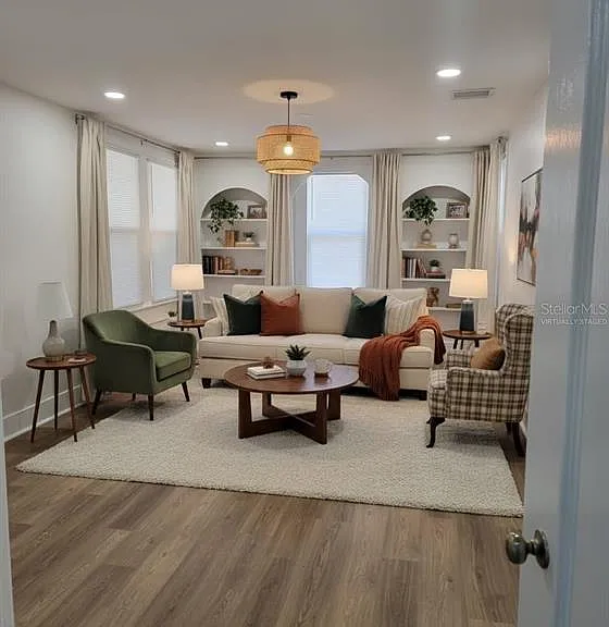 709 E James St — Photo 11