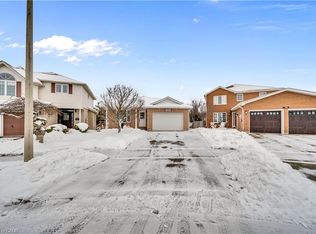 114 Glencliffe Ct, Kitchener, ON N2B 3X1