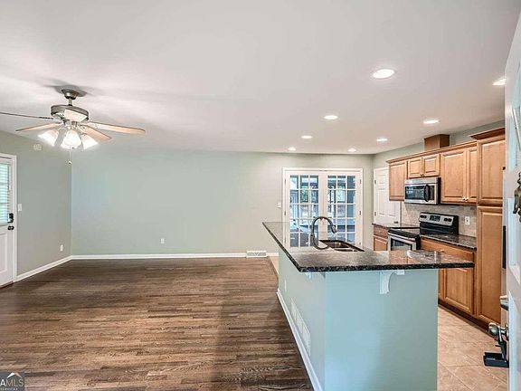 3rd image of 3370 Creek Valley Dr SE