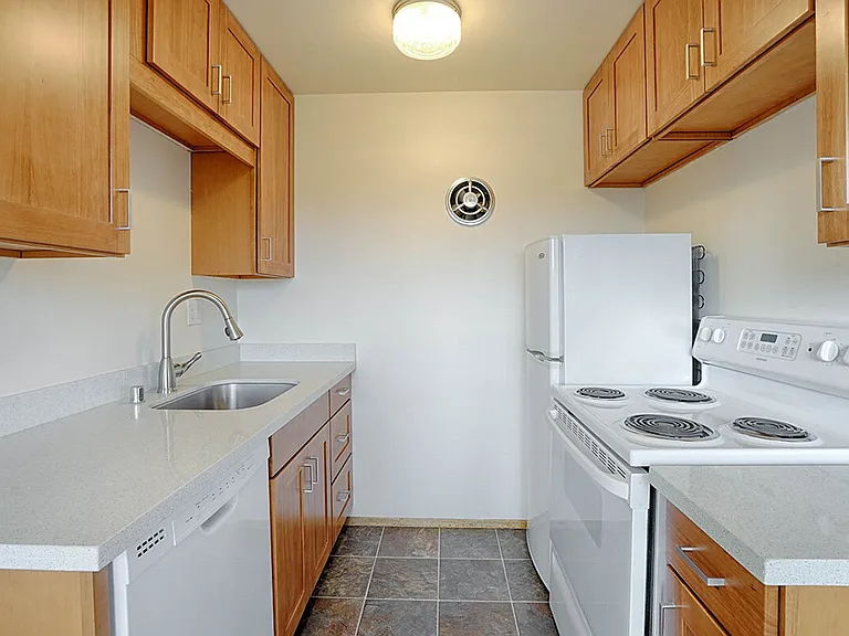 Dolores Manor Apartments — Photo 17