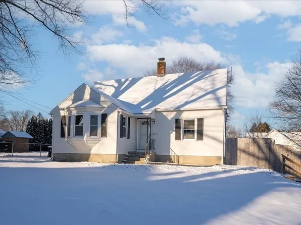 18 Wildermere St, Chicopee, MA 01020