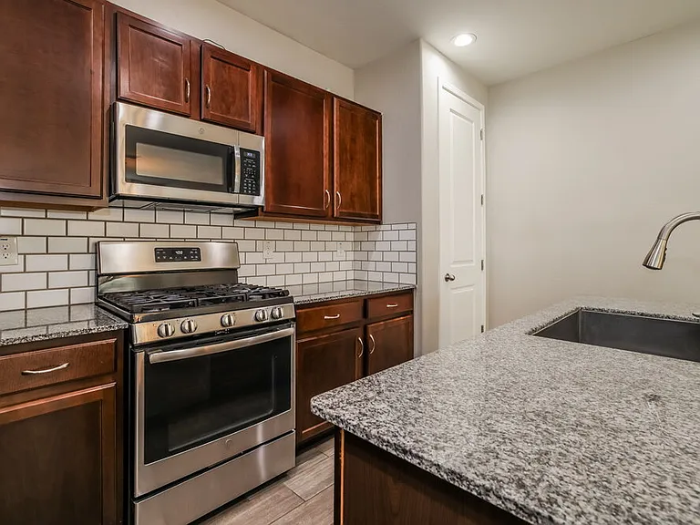 4150 W Ardmore Rd — Photo 5