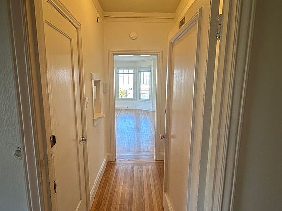 4th image of 405 33rd Ave APT 202