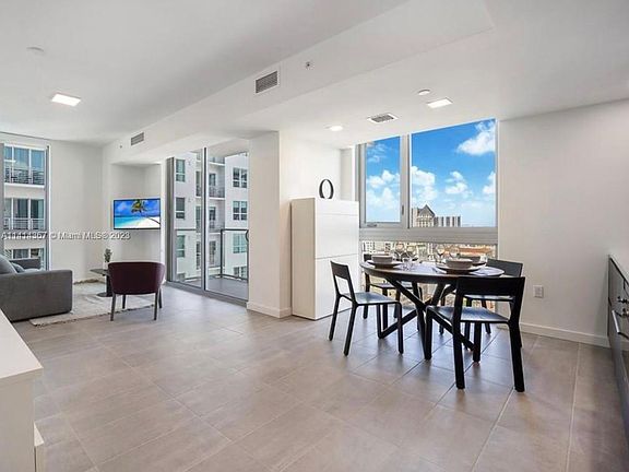 5th image of 227 NE 2nd St #2700