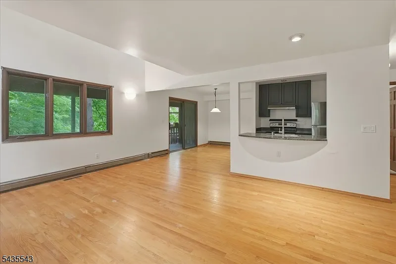 3 bed, 3.0 bath, $2,650 — Photo 3