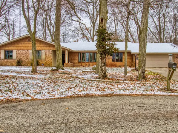 2404 S Sunset Cir, Warsaw, IN 46580