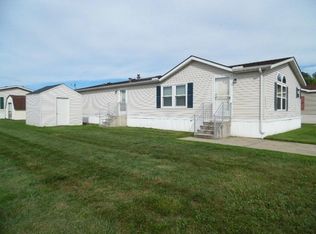 28396 Spruce Dr, Flat Rock, MI