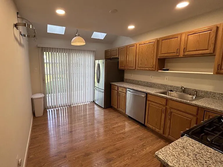 2623 Virginia Ln — Photo 12