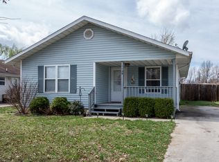 1129 N Oak Park Dr, Springfield, MO 65802
