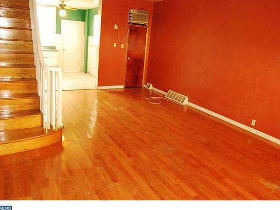 3rd image of 1122 W Moyamensing Ave
