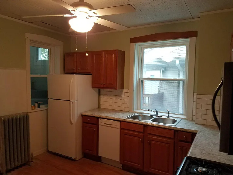 624 Elgin Ave — Photo 3
