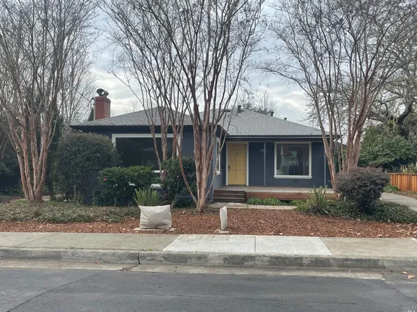 727 Center Street, Healdsburg, CA 95448