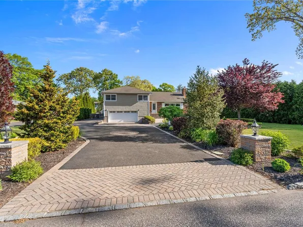881 Karshick Street, Bohemia, NY 11716