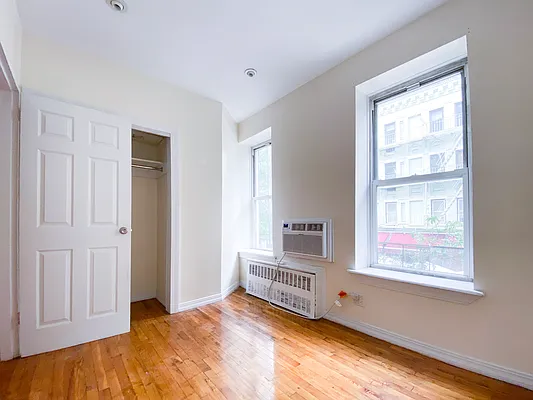 Rented by Kahen Properties | media 26