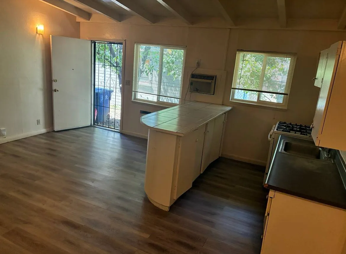 1 bed, 550 sqft, $1,195 — Photo 4