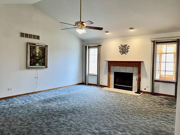 4th image of 3056 Hawthorne Ln
