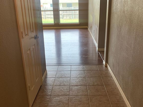 3rd image of 4701 Bluebird Ln