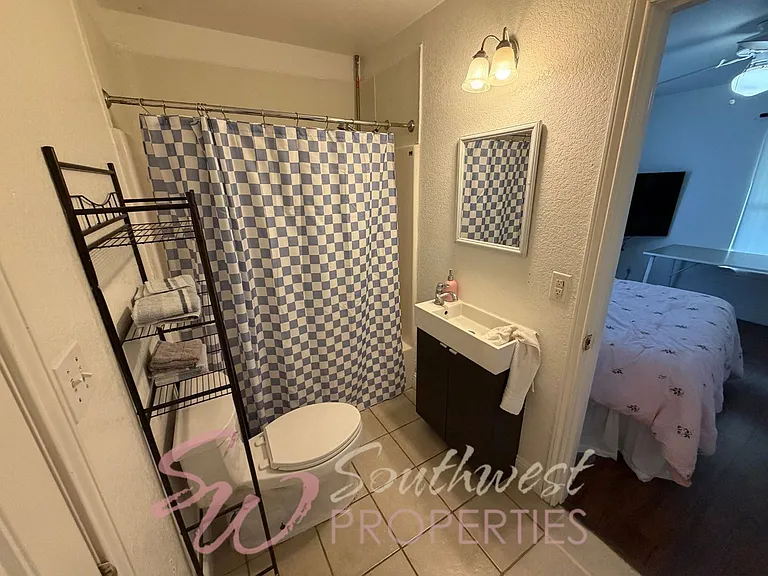 979 W Pecan St — Photo 13
