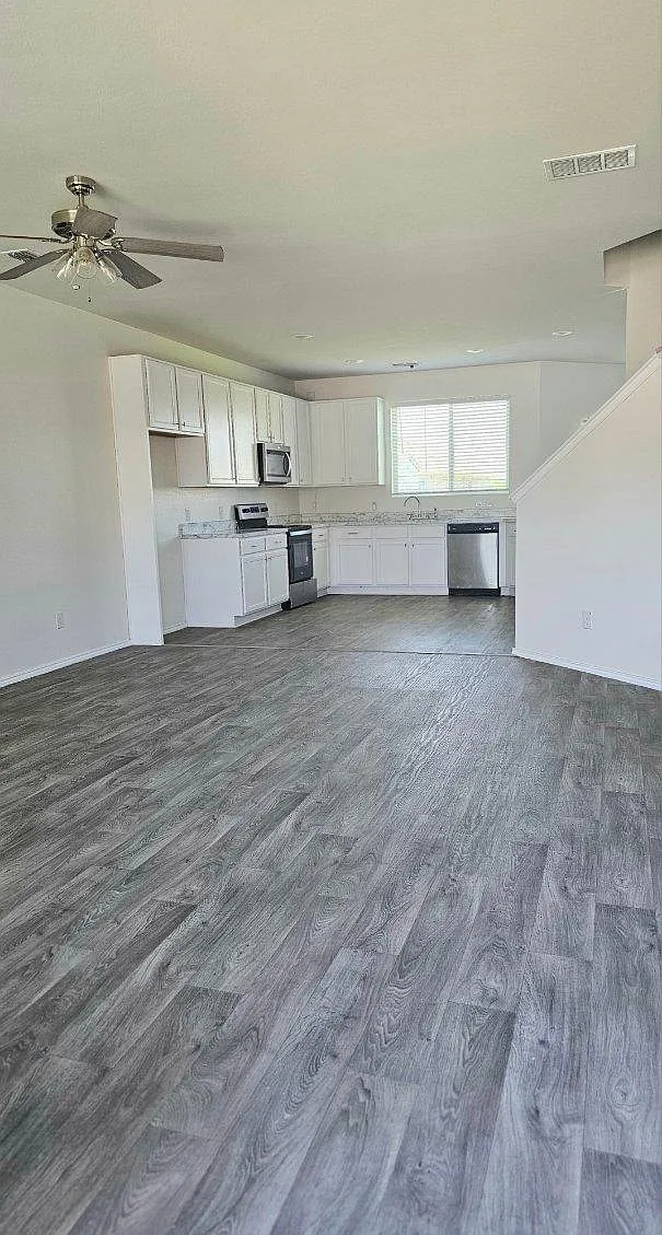 4 bed, 2636 sqft, $2,495 — Photo 3