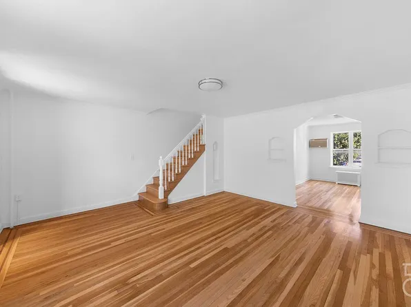 4813 28th Ave, Long Island City, NY 11103