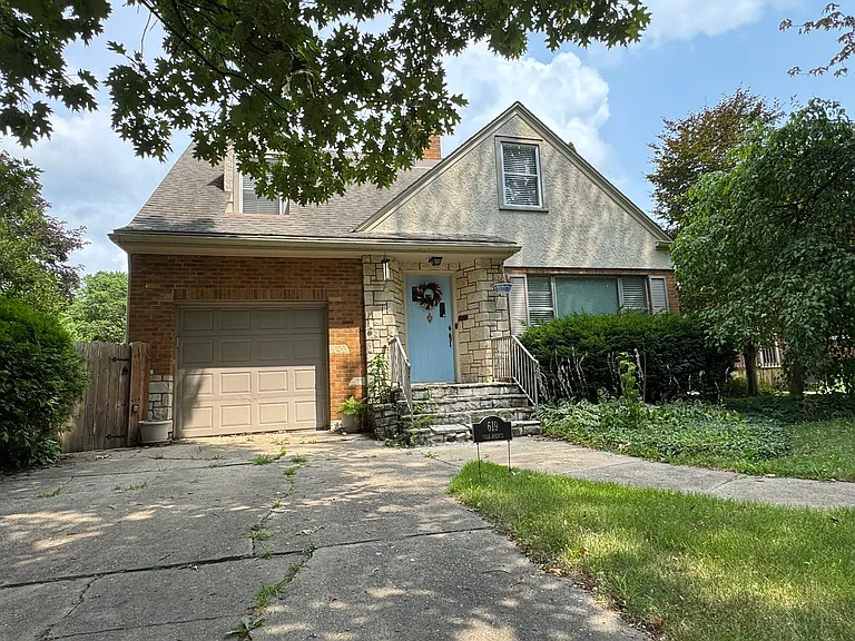 619 Vale Ave N — Photo 1